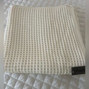 HOTEL Balfour waffle bath towel.